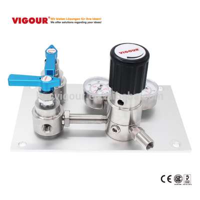 Stainless steel gas cylinder manifold systems with automatic switch-over